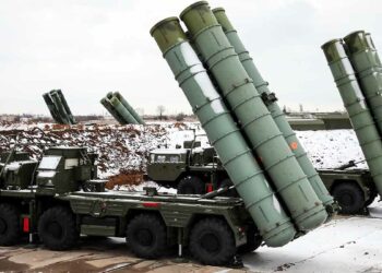 CRIMEA, RUSSIA - NOVEMBER 29, 2018: S-400 Triumf surface-to-air missile systems as an anti-aircraft military unit of the Russian Air Force and the Russian Southern Military District enters combat duty near the Crimean town of Dzhankoy twelve miles away from the Ukrainian border. Sergei Malgavko/TASS (Photo by Sergei MalgavkoTASS via Getty Images)