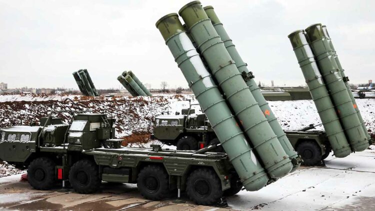 CRIMEA, RUSSIA - NOVEMBER 29, 2018: S-400 Triumf surface-to-air missile systems as an anti-aircraft military unit of the Russian Air Force and the Russian Southern Military District enters combat duty near the Crimean town of Dzhankoy twelve miles away from the Ukrainian border. Sergei Malgavko/TASS (Photo by Sergei MalgavkoTASS via Getty Images)