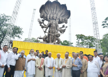 राष्ट्रीय स्वयंसेवक संघ के सरसंघचालक डॉ. मोहन भागवत ने हरियाणा के राज्यपाल बंडारू दत्तात्रेय, मुख्यमंत्री मनोहर लाल और सअध्यक्ष, गीता ज्ञान संस्थान स्वामी ज्ञानानंद जी महाराज की उपस्थिति में गीता ज्ञान संस्थान से वर्चुअल माध्यम से प्रतिमा का लोकार्पण किया।