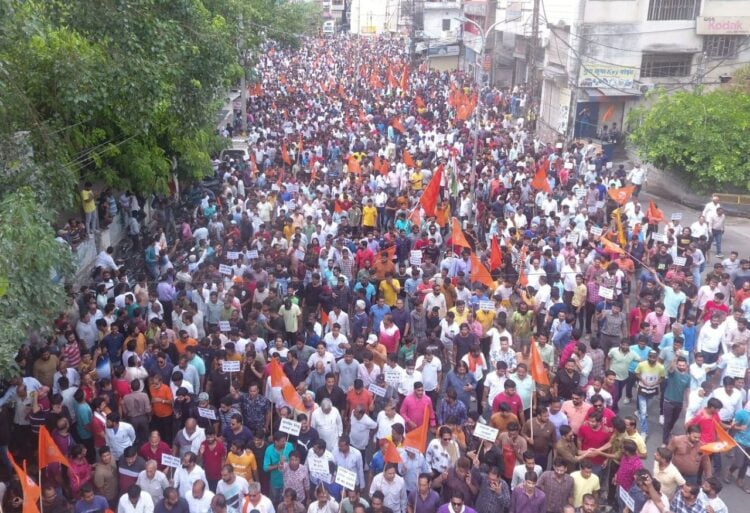 आतंकियों द्वारा कन्हैयालाल की निर्मम हत्या के बाद से आक्रोशित चल रहे हिन्दू समाज ने उदयपुर में कर्फ्यू के बीच मौन रैली निकाली थी।