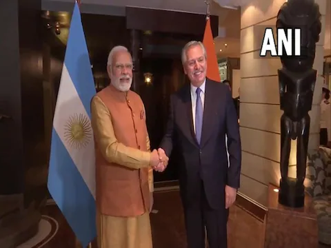 प्रधानमंत्री मोदी ने की अर्जेंटीना के राष्ट्रपति अल्बर्टो फर्नांडीज से मुलाकात
