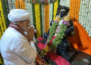 श्रीसंत तुकाराम मंदिर में पीएम मोदी