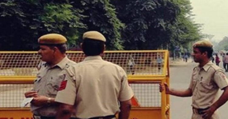 विश्व हिंदू परिषद् के अनुरोध पर दिल्ली पुलिस ने पीएफआई की मांग खारिज कर दी।