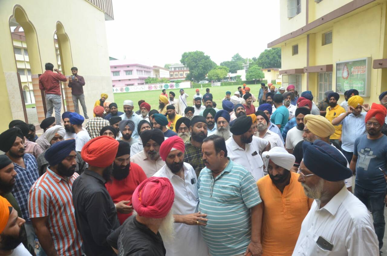 Sikh students stopped from wearing turbans in missionary school, uproar in Bareilly