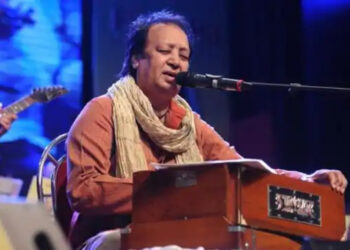 भूपिंदर सिंह ने 'मौसम', 'सत्ते पे सत्ता', 'अहिस्ता अहिस्ता', 'दूरियां' और 'हकीकत' जैसी कई सुपरहिट फिल्मों में उन्होंने कई यादगार गाने गाए।