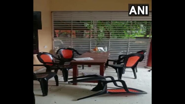 कन्नूर के पय्यानूर में सोमवार देर रात राष्ट्रीय स्वयंसेवक संघ कार्यालय पर बम से हमला किया गया