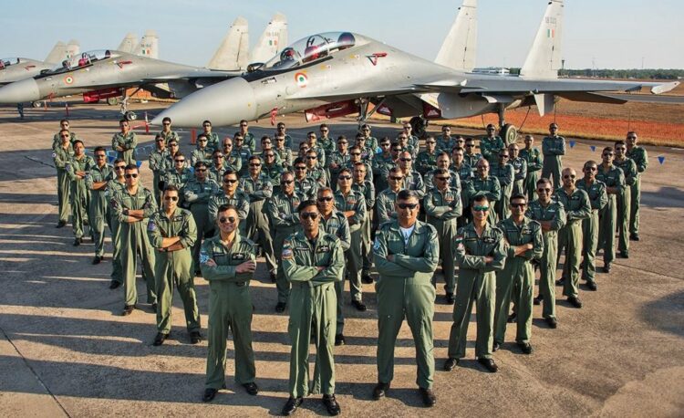अभ्यास में भाग ले रहे जांबाज भारतीय वायुसैनिक