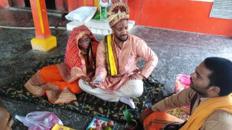 मुस्लिम जोड़े ने त्रिलोचन महादेव मंदिर में हिन्दू रीति रिवाजों से रचाई शादी