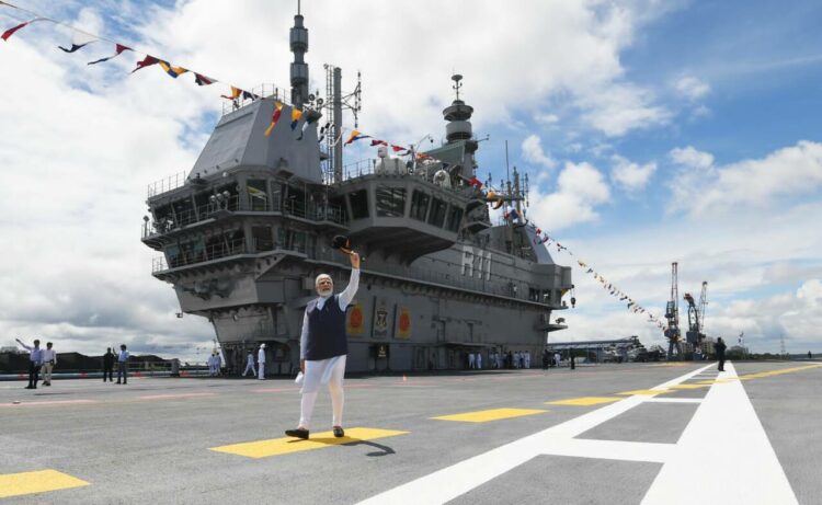 आईएनएस विक्रांत को भारतीय नौसेना को समर्पित करने के मौके पर प्रधानमंत्री नरेंद्र मोदी