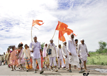 भारत में वारकरी यात्रा जैसी धार्मिक यात्राओं में समाज के सभी वर्गों का साथ आना सहज ही समानता का भाव रोप देता है