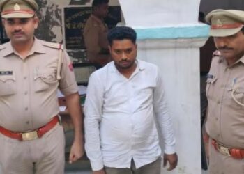 पुलिस की गिरफ्त में आरोपी इश्तियाक