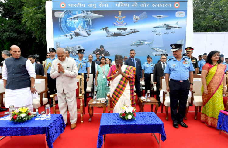 चंडीगढ़ में वायुसेना के स्थापना दिवस कार्यक्रम में शामिल हुईं राष्ट्रपति द्रौपदी मुर्मु।