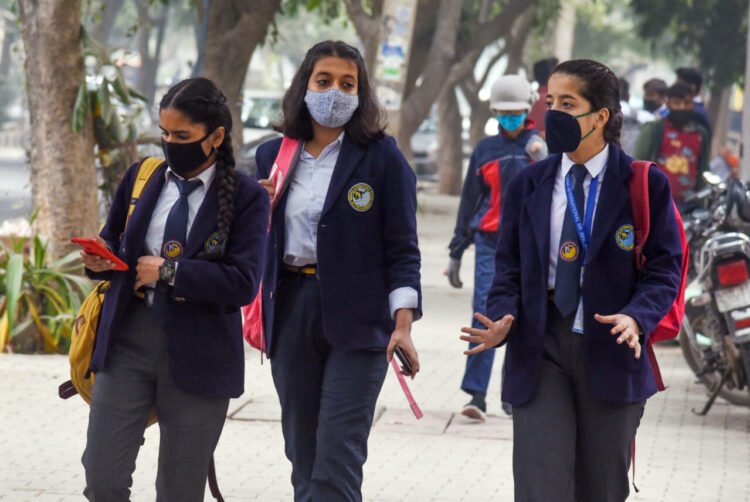 एनसीपीसीआर ने कहा कि दिल्ली में प्रदूषण के खतरनाक स्तर के कारण स्कूली बच्चों की सुरक्षा चिंता का विषय है