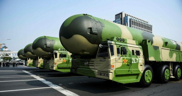 अमेरिका के रक्षा मंत्रालय पेंटागन की रिपोर्ट बताती है कि चीन तेजी से परमाणु विस्तार में जुटा हुआ है।