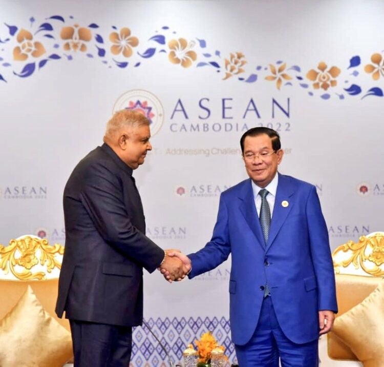 भारत के उपराष्ट्रपति जगदीप धनखड़ और कंबोडिया के प्रधानमंत्री हुन सेन