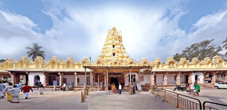 कर्नाटक के मेलुकोटे स्थित चेलुवनारायण स्वामी मंदिर