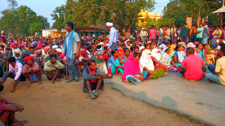 जनजाति समाज के लोगों ने पिछले दिनों नारायणपुर में चक्का जाम किया था।