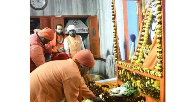 गोरखनाथ मंदिर में मुख्यमंत्री योगी