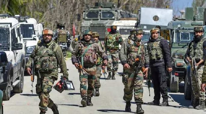 जम्मू कश्मीर में सुरक्षाबल आतंकियों की हर गतिविधि पर रख रहे हैं नजर