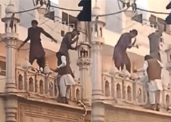 मस्जिद की मीनारों को भी तोड़ा गया