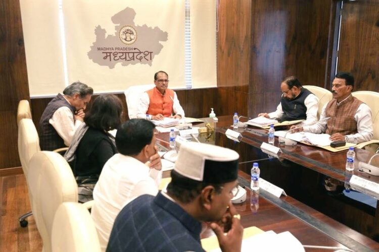 मुख्यमंत्री शिवराज सिंह चौहान की अध्यक्षता में मंगलवार को मंत्रालय में कैबिनेट की बैठक हुई