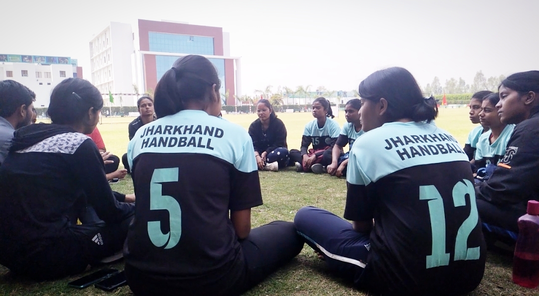 झारखंड की बेटियां नेशनल हैंडबॉल चैंपियनशिन में शानदार खेल दिखाकर भी जीत की राह पर आगे नहीं जा सकीं मगर उनका दमखम भविष्य के लिए अच्छा संकेत है। 