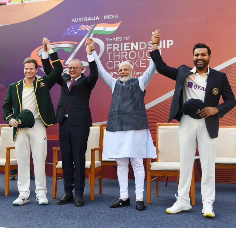 प्रधानमंत्री श्री नरेंद्र मोदी अमदाबाद में ऑस्ट्रेलियाई समकक्ष एंथनी अल्बनीस के साथ बॉर्डर गावस्कर ट्रॉफी 2023 के अंतिम टेस्ट मैच के पहला दिन का खेल देखने पहुंचे। साथ में भारत और ऑस्ट्रेलिया की क्रिकेट टीम के कप्तान।