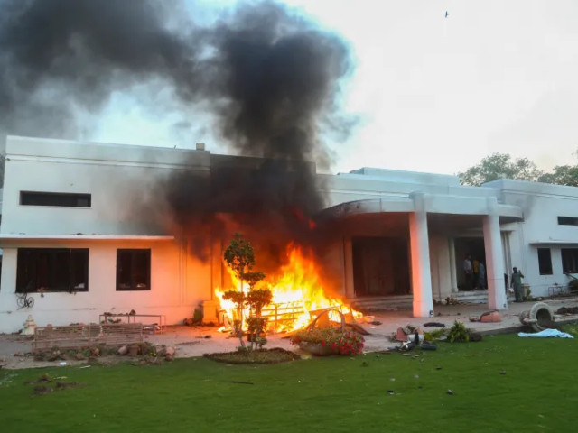 धू—धू कर जलता लाहौर कार्प्स कमांडर का निवास जिन्ना हाउस  (फाइल चित्र)