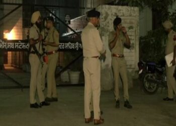 अमृतसर में धमाके के बाद मौके पर मौजूद पुलिस