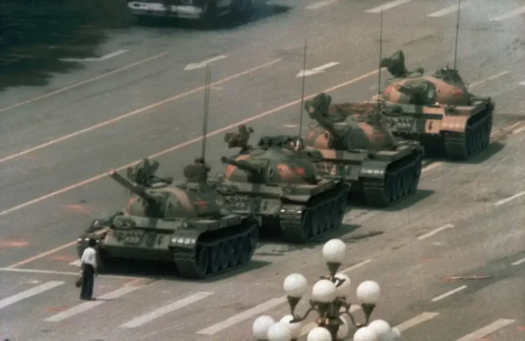 4 जून 1989:  जब निहत्थों के सामने चीन के कम्युनिस्ट शासकों ने टैंक उतार दिए थे।   (फाइल फोटो)