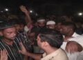 बरेली के संवेदनशील शीशगढ़ कस्बे में देर रात भीड़ के हंगामे और पथराव के बाद फोर्स तैनात कर दी गई है, मामले में दो छात्रों को गिरफ्तार किया गया है, जिनके बीच सोशल मीडिया पर धार्मिक बहस से इलाके का माहौल गरमाया था।