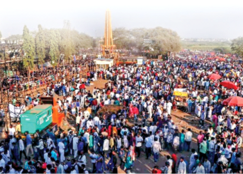 भीमा कोरेगांव में विजय स्तंभ के पास समारोह के लिए यूं जुटी थी भीड़ (फाइल फोटो)