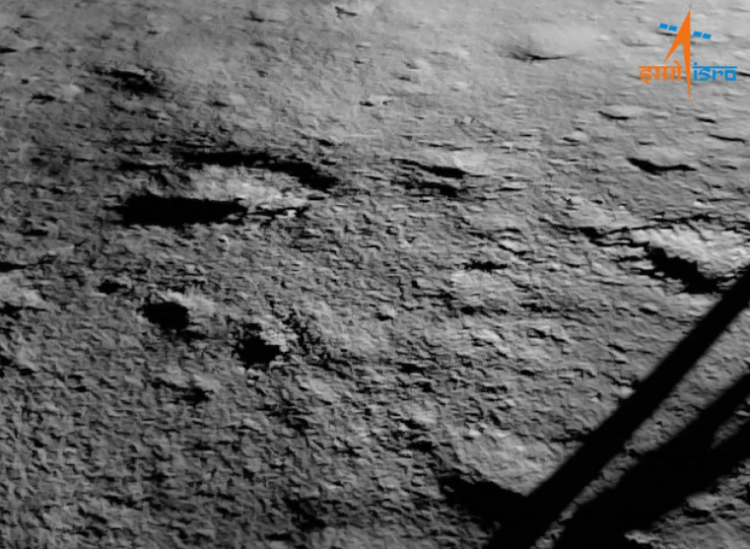 चंद्रमा पर सफल लैंडिंग के बाद अब चंद्रयान-3 अपने मिशन में जुट गया है