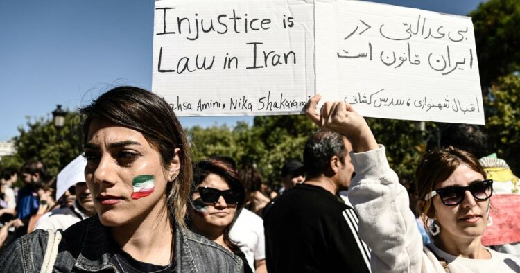 ईरान में हिजाब विरोधी प्रदर्शन  (फाइल चित्र)