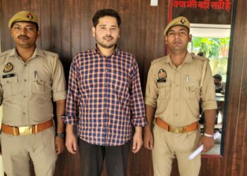 बरेली पुलिस ने अतीक-अशरफ के गुर्गे आतिन जफर को प्रयागराज से गिरफ्तार किया है, पूछताछ में उसने उमेश पाल हत्याकांड को लेकर कई राज खोले हैं।