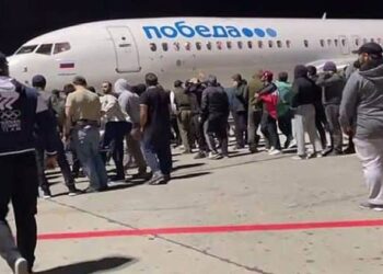 Israel hamas war mob entered in Makhachkala airport