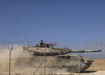 israel army tank fire on egyptian post amid war with hamas