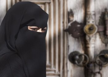 Kanpur wife set her eyebrow husband gives triple talaq