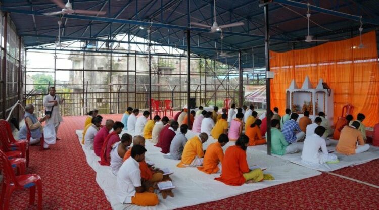 श्रीराम जन्मभूमि मंदिर की रक्षा और पुनः प्राप्ति के लिए विगत 500 वर्षों में आत्मोत्सर्ग करने वाले हुतात्माओं की आत्मा की शांति के लिए मंगलवार से वाल्मीकि रामायण एवं रामचरितमानस का नवाह्न पारायण प्रारम्भ किया गया है