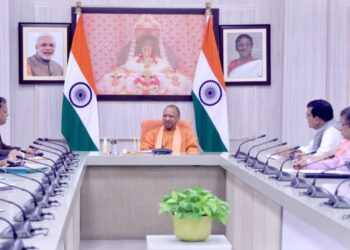 Chief Minister Yogi Adityanath meeting with officials