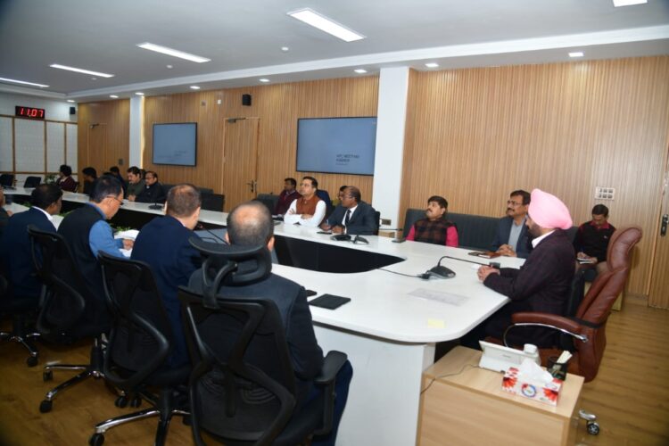 ग्लोबल इन्वेस्टर समिट की तैयारियों की समीक्षा करते मुख्य सचिव डॉ. एस.एस. संधु
