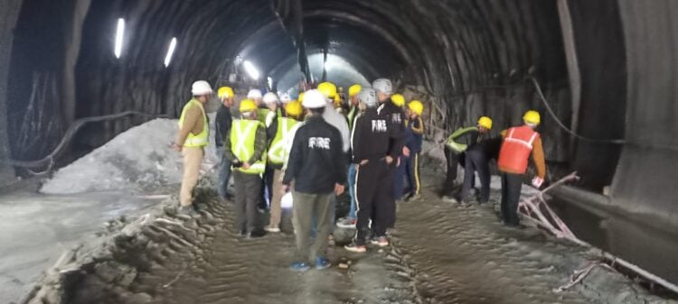 Workers Trapped in Tunnel