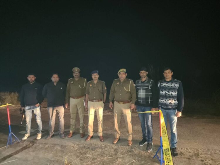 मथुरा में पुलिस ने गौतस्कर गिरोह की घेराबंदी की, मुठभेड़ में हरियाणा के नूह जिले का कुख्यात गौतस्कर हनीफ पुलिस की गोली लगने से घायल हो गया