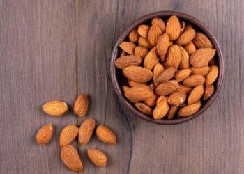 Almonds Side Effects, side effects of eating almonds everyday, how many almonds to eat per day, badam khane ke nuksan, overeating almonds side effects