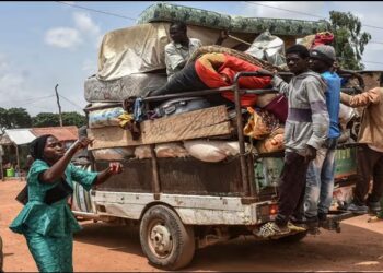 Nigerian People leaving there home because of Violence