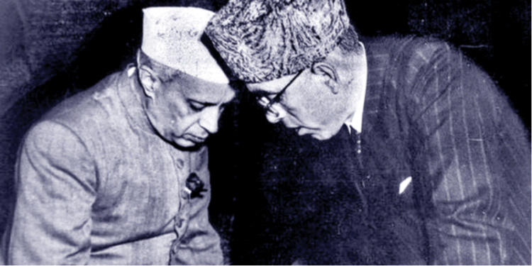 जवाहरलाल नेहरू और शेख अब्दुल्ला। इन दोनों ने चुपके से एक समझौता कर अनुच्छेद 370 को जन्म दिया।
