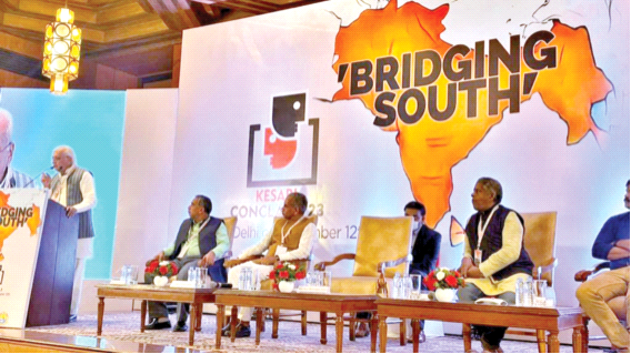 केसरी वीकली द्वारा आयोजित 'ब्रिंजिंग साउथ कॉन्क्लेव' को संबोधित करते केरल के राज्यपाल आरिफ मोहम्मद खान