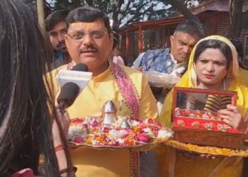 Perfume Brajraj reached Ayodhya to dedicate to Lord Ram