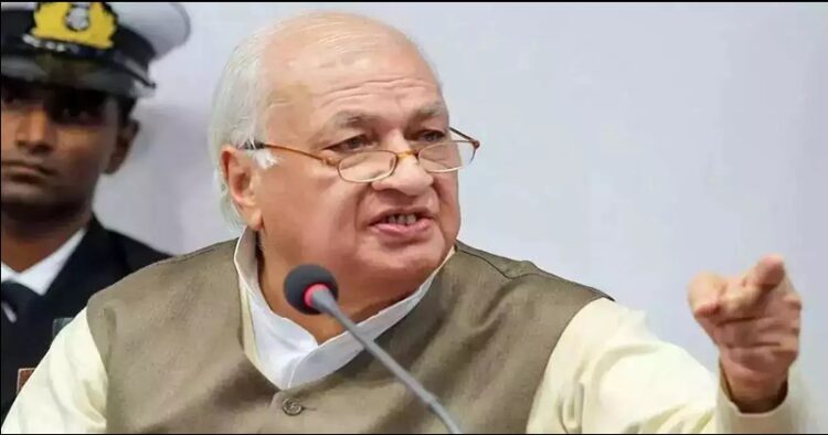 SFI worker Showed blag flag to Keralas Governor Arif mohammad khan