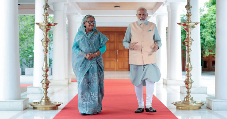 भारत के प्रधानमंत्री नरेंद्र मोदी और बांग्लादेश की प्रधानमंत्री शेख हसीना (फाइल फोटो)